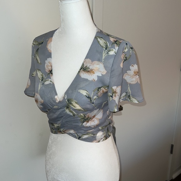 Floral Tie Crop Top - Picture 8 of 11